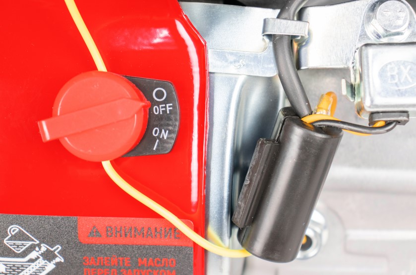 Двигатель VERTON GARDEN BS-176F/25S (223 см3, 5,8кВт/8л.с,Ø вала 25мм (шлицы: прямобочный, 6 шт., 20 мм внутр.Ø), 14/3600 Н*м/(об/мин), V 3.6 л., ручн. зап., выкл., распредвал сталь, автопрерыватель с датчиком уровня масла, крышка бака винт, фильтр к