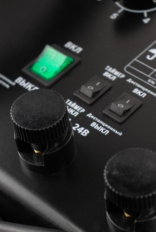 Пуско-зарядное устройство VERTON Energy SC-1000 ДУ (напр.сети 380/50 В/Гц,напр.АКБ 12/24В,емкость зар. АКБ (мин/макс)20-1300 Ач,ток зар/зап. 100A/1000А,WET,12В потр.мощн.0,6/12кВт,8 реж. зар,IP20, пульт ДУ)